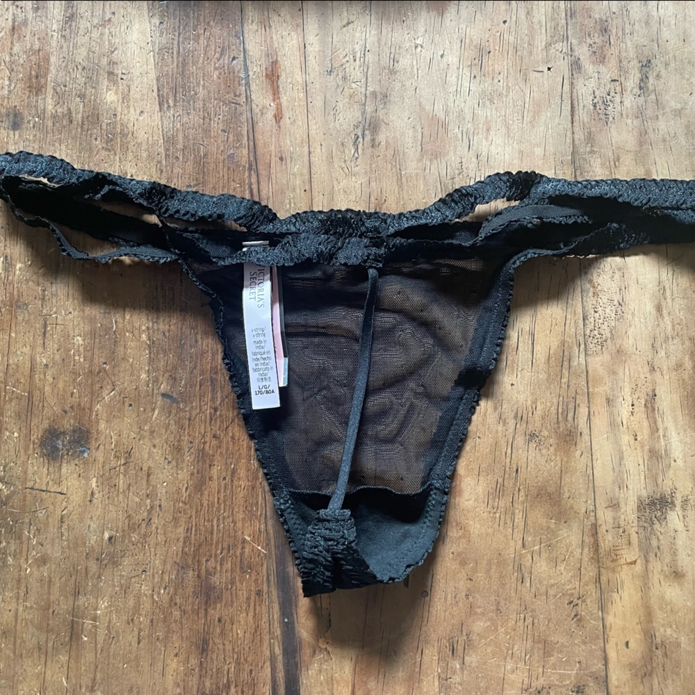 Victorias Secret Strappy Ruffle V-String Thong - Picture 3 of 6